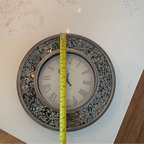 Gorgeous mirrored wall clock. Runs and looks as brand new. - Picture 5 of 5